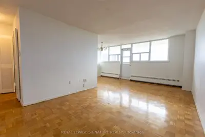 161 Oakwood Avenue 902, Toronto, On M6e 2v2