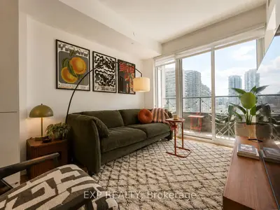 19 Western Battery Road 811, Toronto, On M6k 3s4