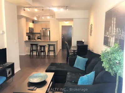 12 Yonge Street 408, Toronto, On M5e 1z9