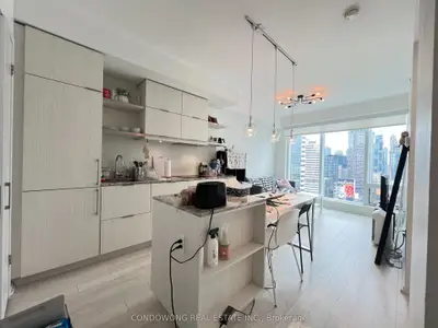 197 Yonge Street 2501, Toronto, On M5b 0c1