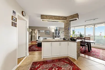 15 Vicora Linkway 1116, Toronto, On M3c 1a8