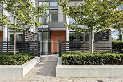 113 McMahon Drive TH15, Toronto C15, ON M2K 0E3