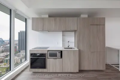 77 Shuter Street Ph09, Toronto, On M5b 0b8