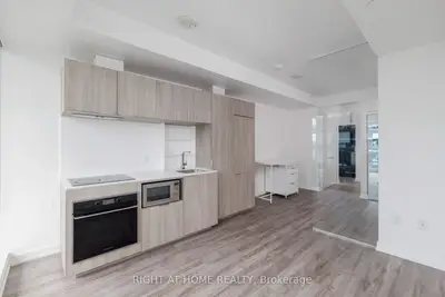 77 Shuter Street Ph09, Toronto, On M5b 0b8