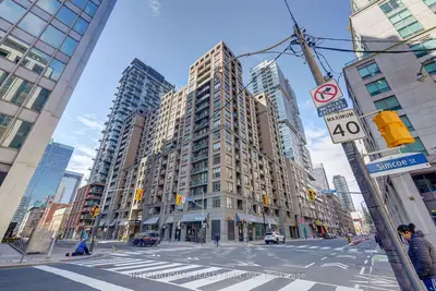 140 Simcoe Street 1209, Toronto, On M5h 4e9