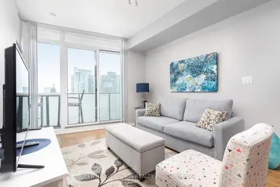 65 Bremner Boulevard 3809, Toronto, On M5j 0a7