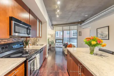 33 Mill Street 210, Toronto, On M5a 3r3