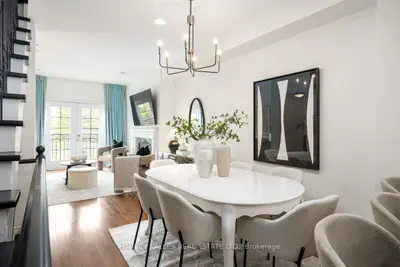 1 Baxter Street Th 9, Toronto, On M4w 3w1