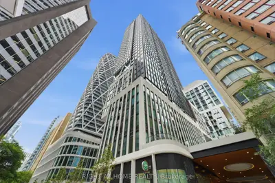 238 Simcoe Street 803, Toronto, On M5t 0e2