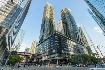 65 Bremner Boulevard 4909, Toronto, On M5j 0a7