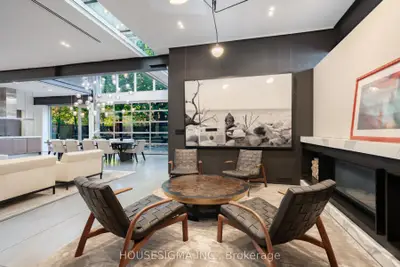 11 Bishop Street, Toronto, On M5r 1n3