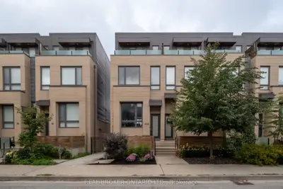 62a Perth Avenue, Toronto, On M6r 2c1