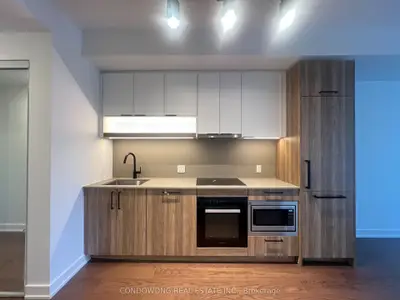 91 Montclair Avenue 720, Toronto, On M5p 0b1