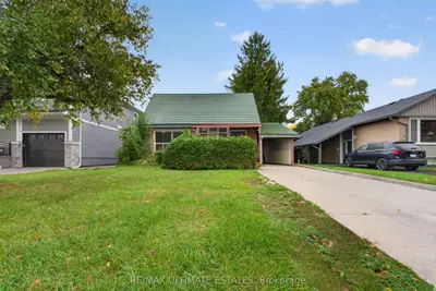 32 Broadleaf Road, Toronto, On M3b 1c2