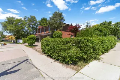 220 Torresdale Avenue, Toronto, On M2r 3e8