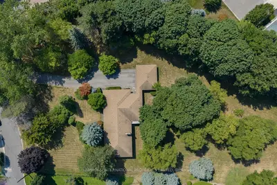 2 Bridle Heath Gate, Toronto, On M3b 2b4