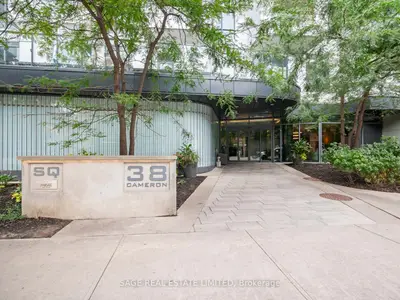 38 Cameron Street 524, Toronto, On M5t 0c3
