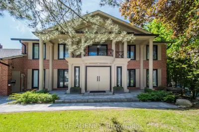 7 Shady Oaks Crescent, Toronto, On M3c 2l4