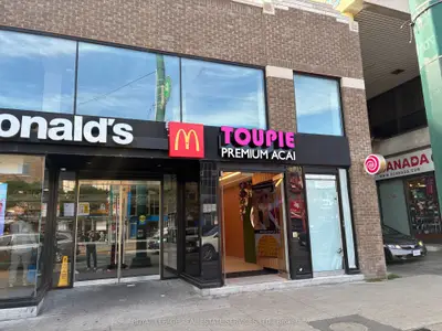 298 Spadina Avenue 2nd Floor, Toronto, On M5t 2g5