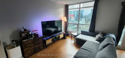 18 Yonge Street 1314, Toronto, On M5e 1r4