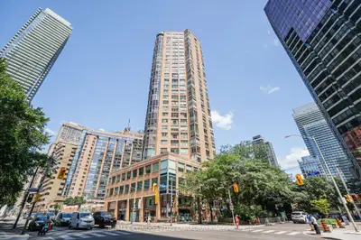 44 St Joseph Street 1811, Toronto, On M4y 2w4