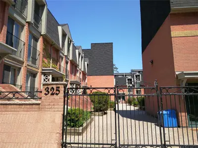325 Jarvis Street 33, Toronto, On M5b 2c2