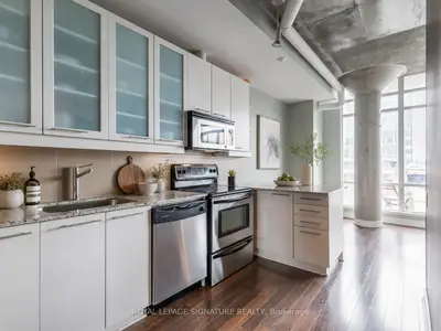 66 Portland Street 807, Toronto, On M5v 2m8