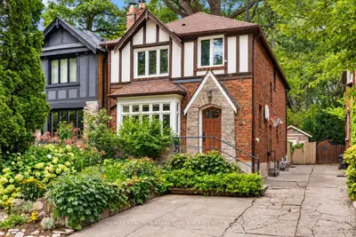 6 Nina Street, Toronto, On M5r 1z3