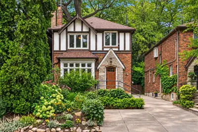 6 Nina Street, Toronto, On M5r 1z3
