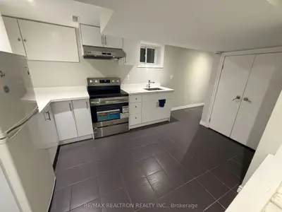 401 Crawford Street Bsmt, Toronto, On M6j 2w1