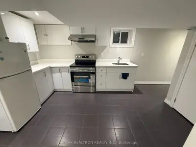 401 Crawford Street Bsmt, Toronto, On M6j 2w1