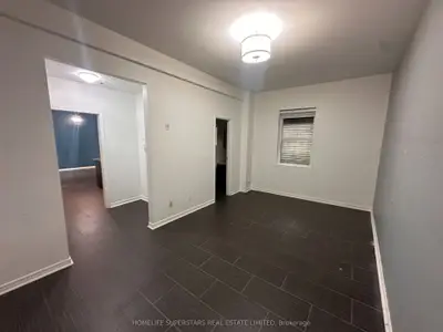 38 Kensington Place 207, Toronto, On M5t 2j9