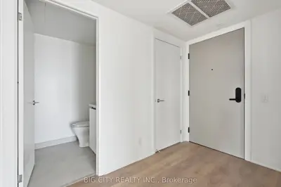 25 Frederick Way 1202, Toronto, On M4g 0c6
