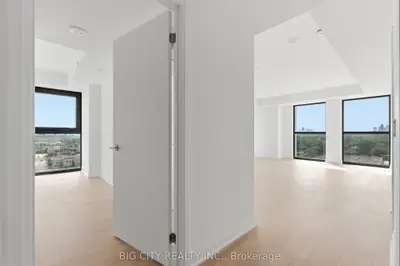 25 Frederick Way 1202, Toronto, On M4g 0c6