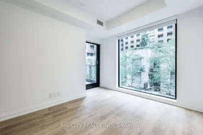 36 Brentcliffe Road M05, Toronto, On M4g 0e1