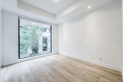 36 Brentcliffe Road M05, Toronto, On M4g 0e1