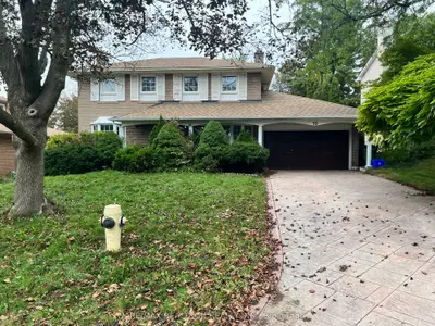 10 Shawfield Crescent, Toronto, On M3a 1s1