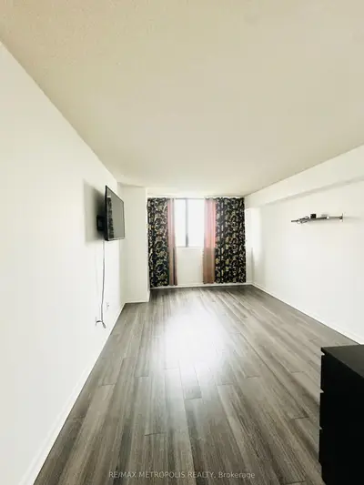 80 Antibes Drive 1207, Toronto, On M2r 3n5