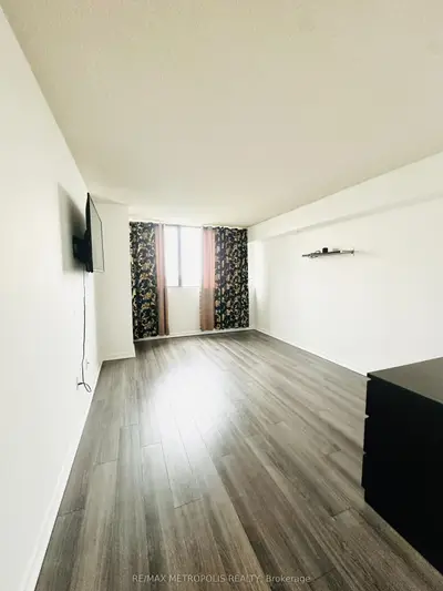 80 Antibes Drive 1207, Toronto, On M2r 3n5