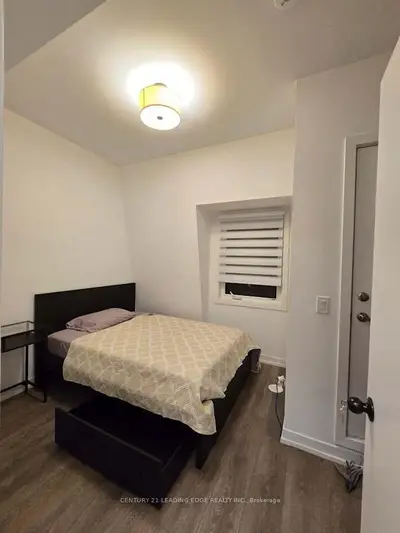 9 Spruce Pines Crescent Room 5, Toronto, On M4a 0a9