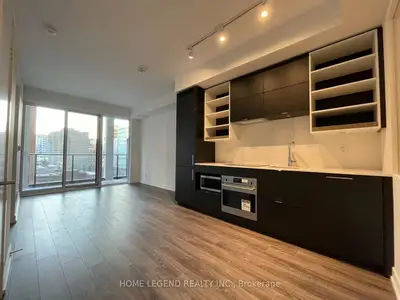 20 Edward Street 715, Toronto, On M5g 0c5