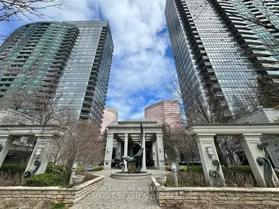 15 Greenview Avenue 406, Toronto, On M2m 4m7