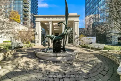15 Greenview Avenue 406, Toronto, On M2m 4m7
