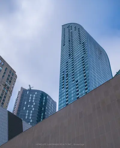 8 The Esplanade 2910, Toronto, On M5e 0a6