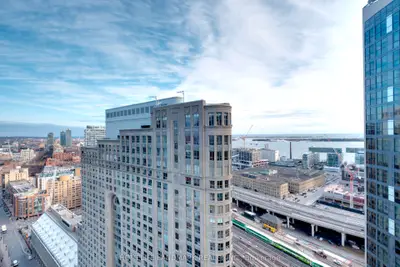 8 The Esplanade 2910, Toronto, On M5e 0a6