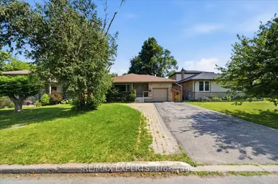 51 Clifton Avenue Lower, Toronto, On M3h 4k9