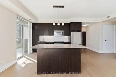 70 Roehampton Avenue 1914, Toronto, On M4p 1r2
