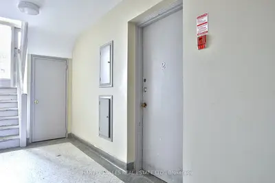 28 Fraserwood Avenue 2, Toronto, On M6b 2n5