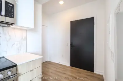 500 Dupont Street 718, Toronto, On M6g 0b8