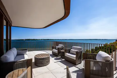 155 Merchants' Wharf 512, Toronto, On M5a 0y4